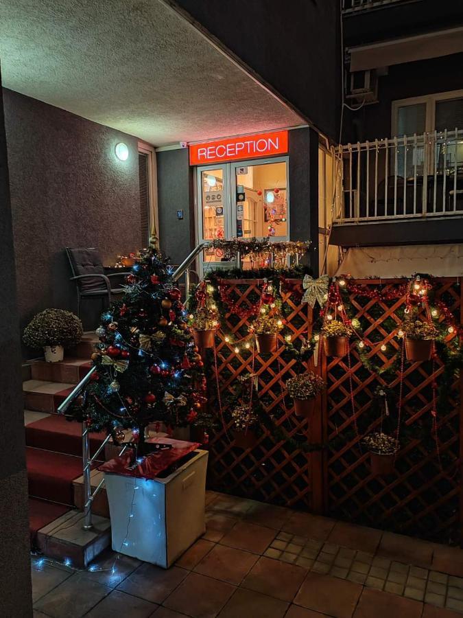 Bed And Breakfast Majesty Ni エクステリア 写真