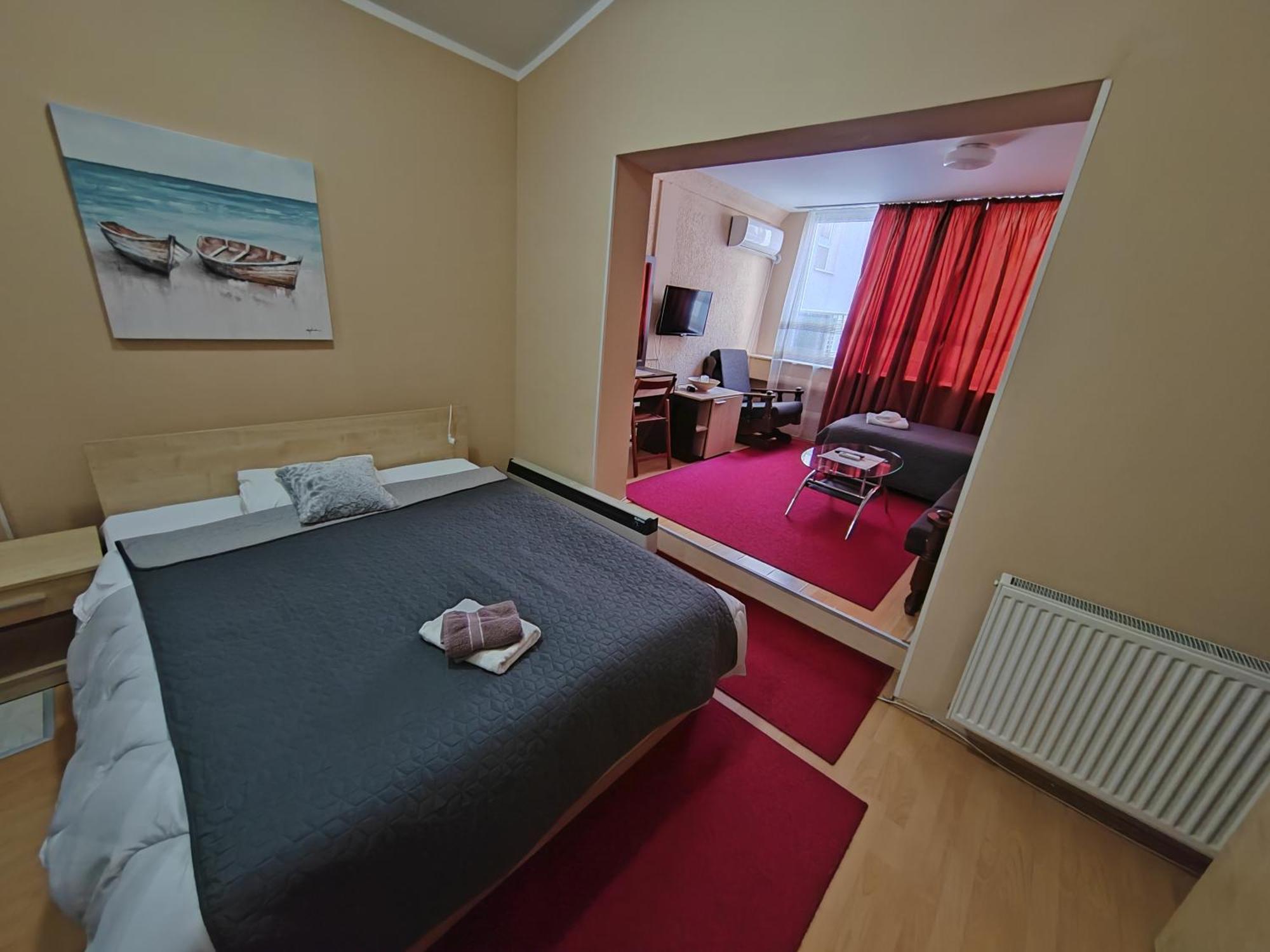 Bed And Breakfast Majesty Ni エクステリア 写真