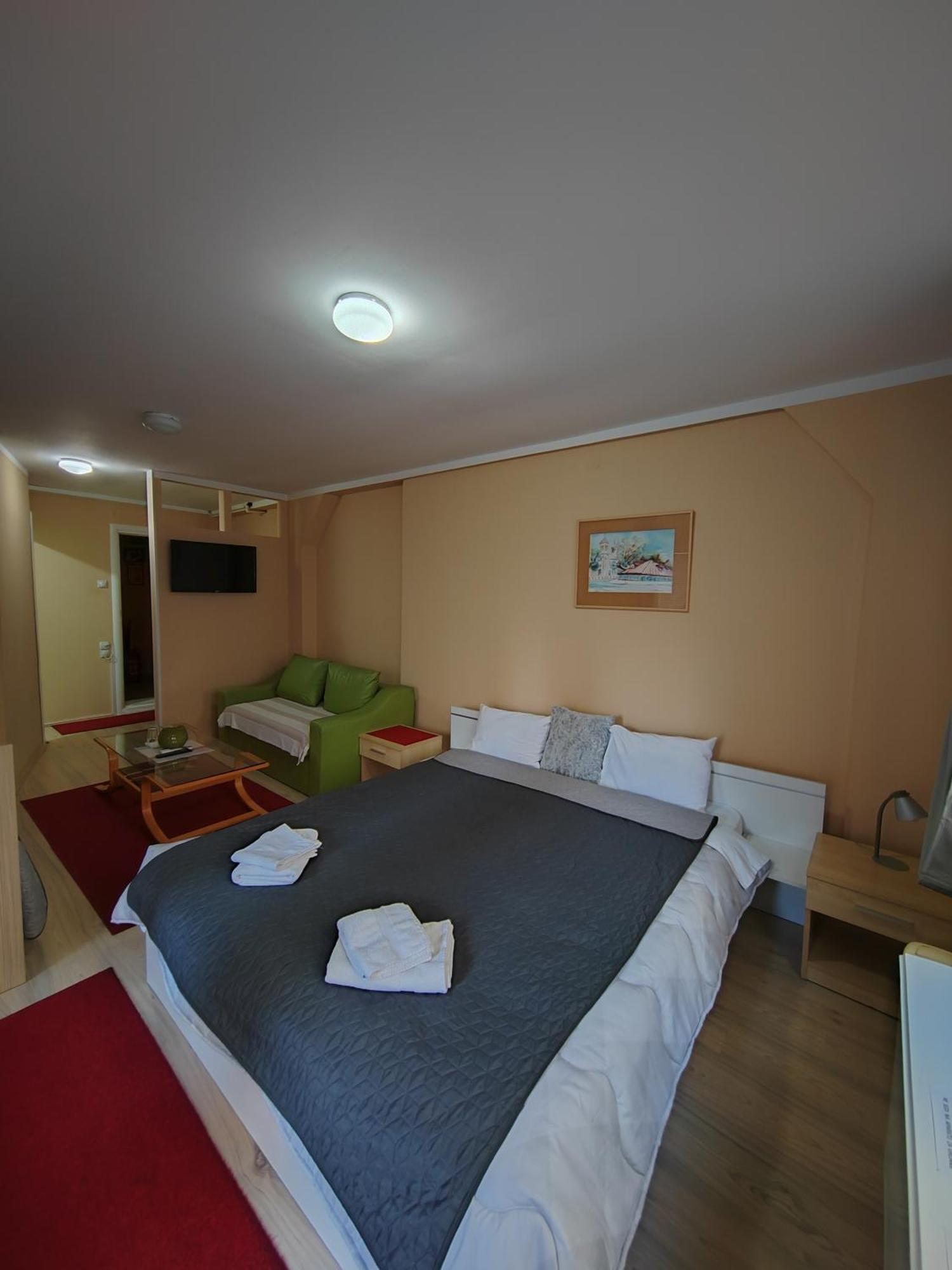 Bed And Breakfast Majesty Ni エクステリア 写真