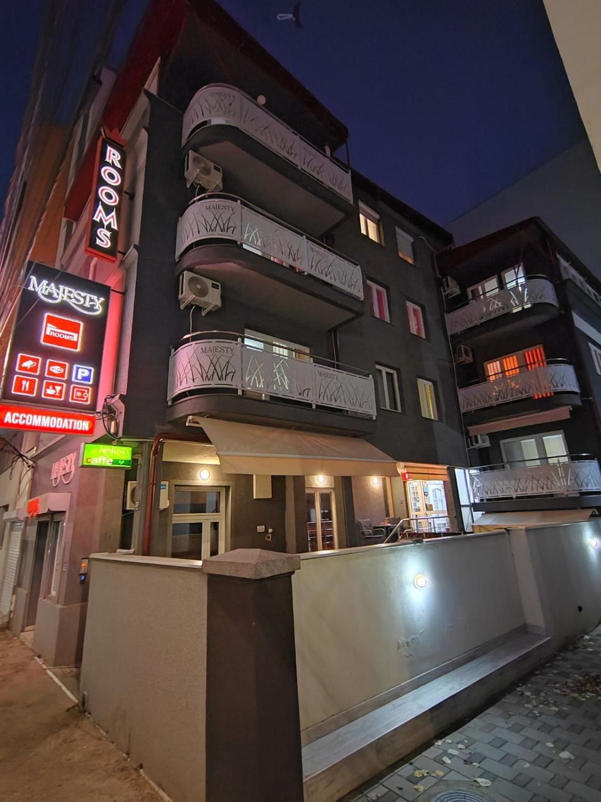 Bed And Breakfast Majesty Ni エクステリア 写真