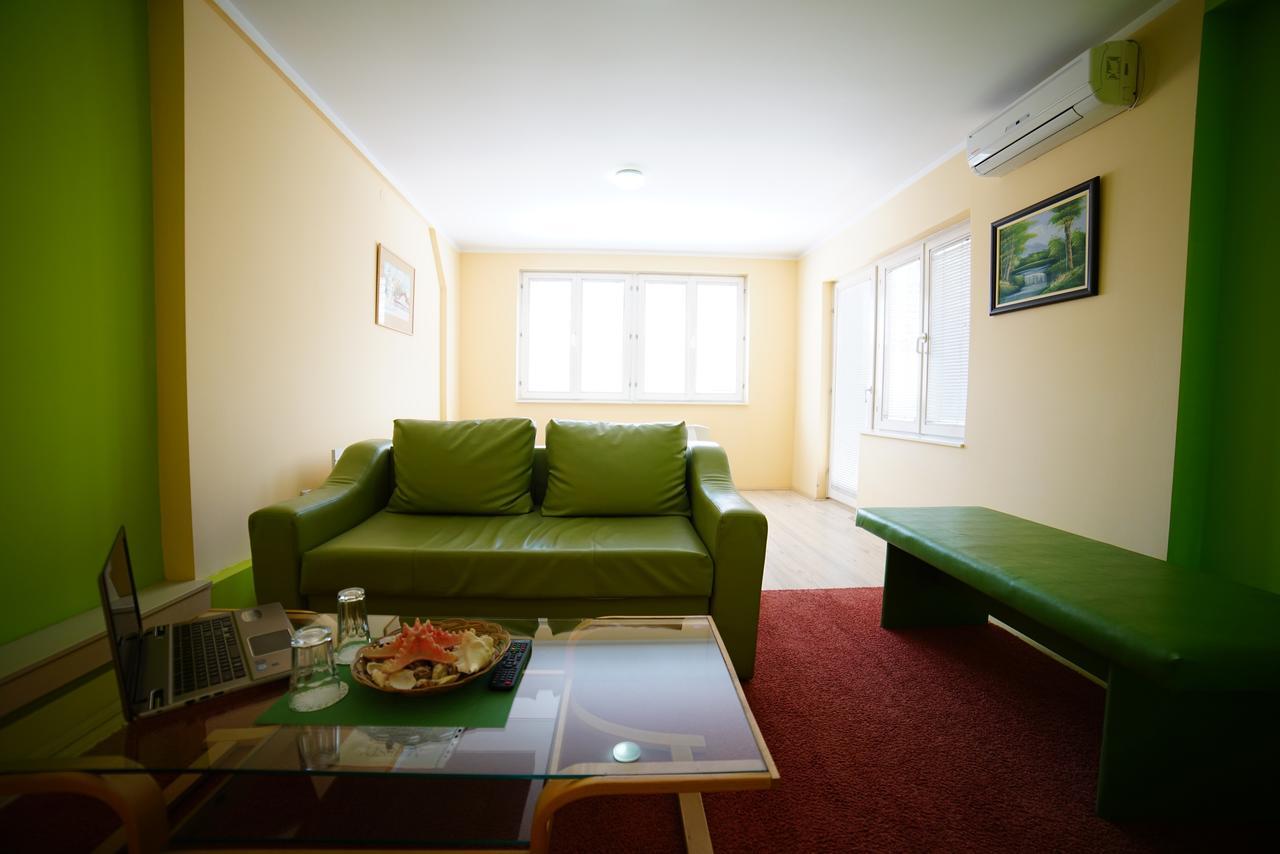 Bed And Breakfast Majesty Ni エクステリア 写真