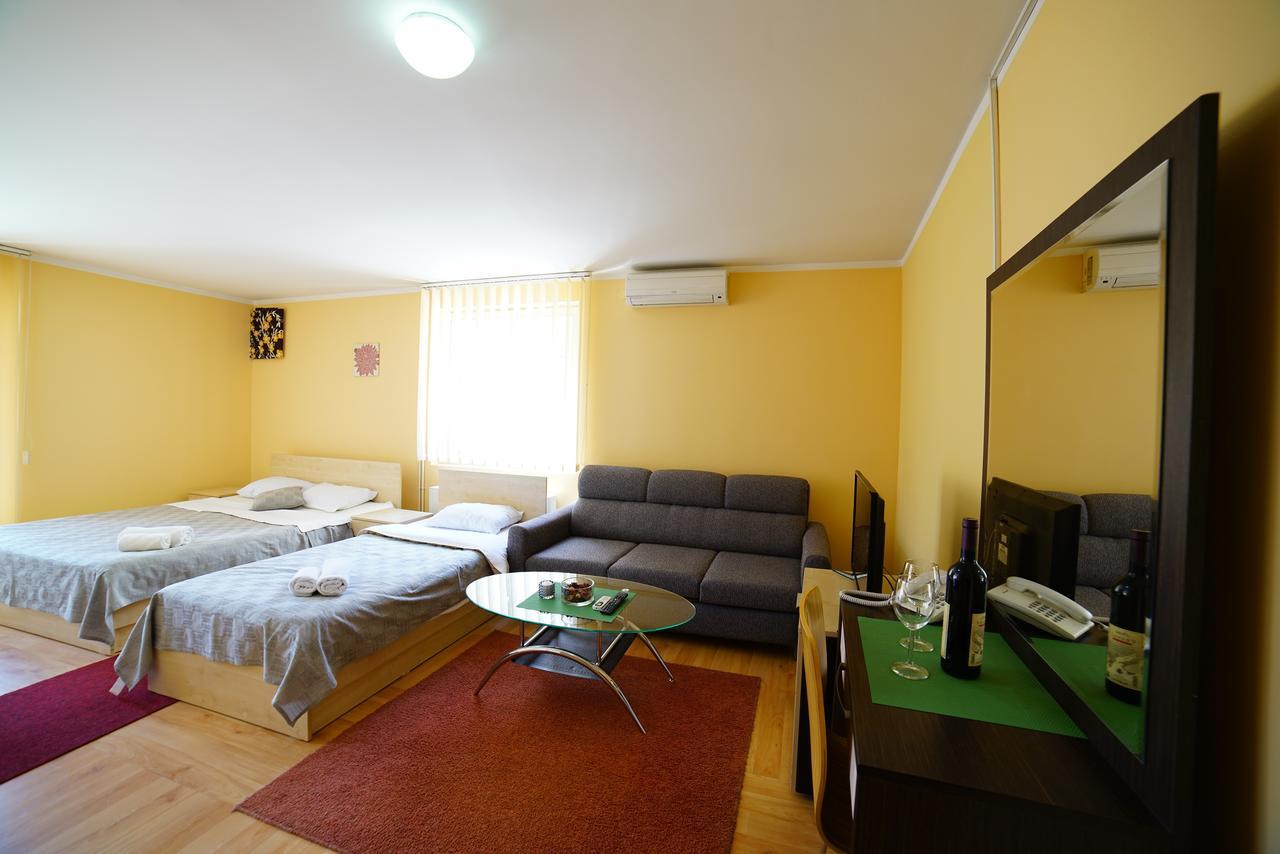 Bed And Breakfast Majesty Ni エクステリア 写真