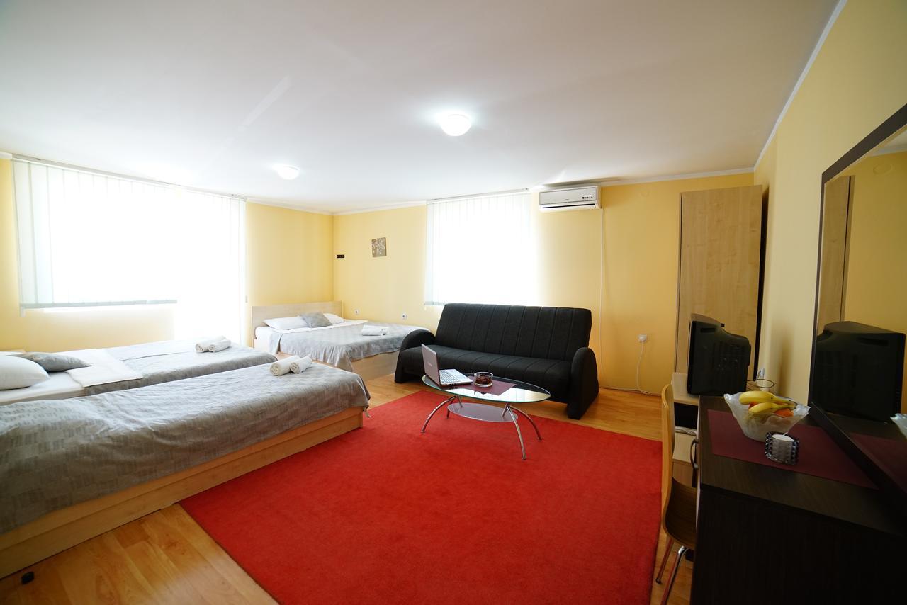 Bed And Breakfast Majesty Ni エクステリア 写真