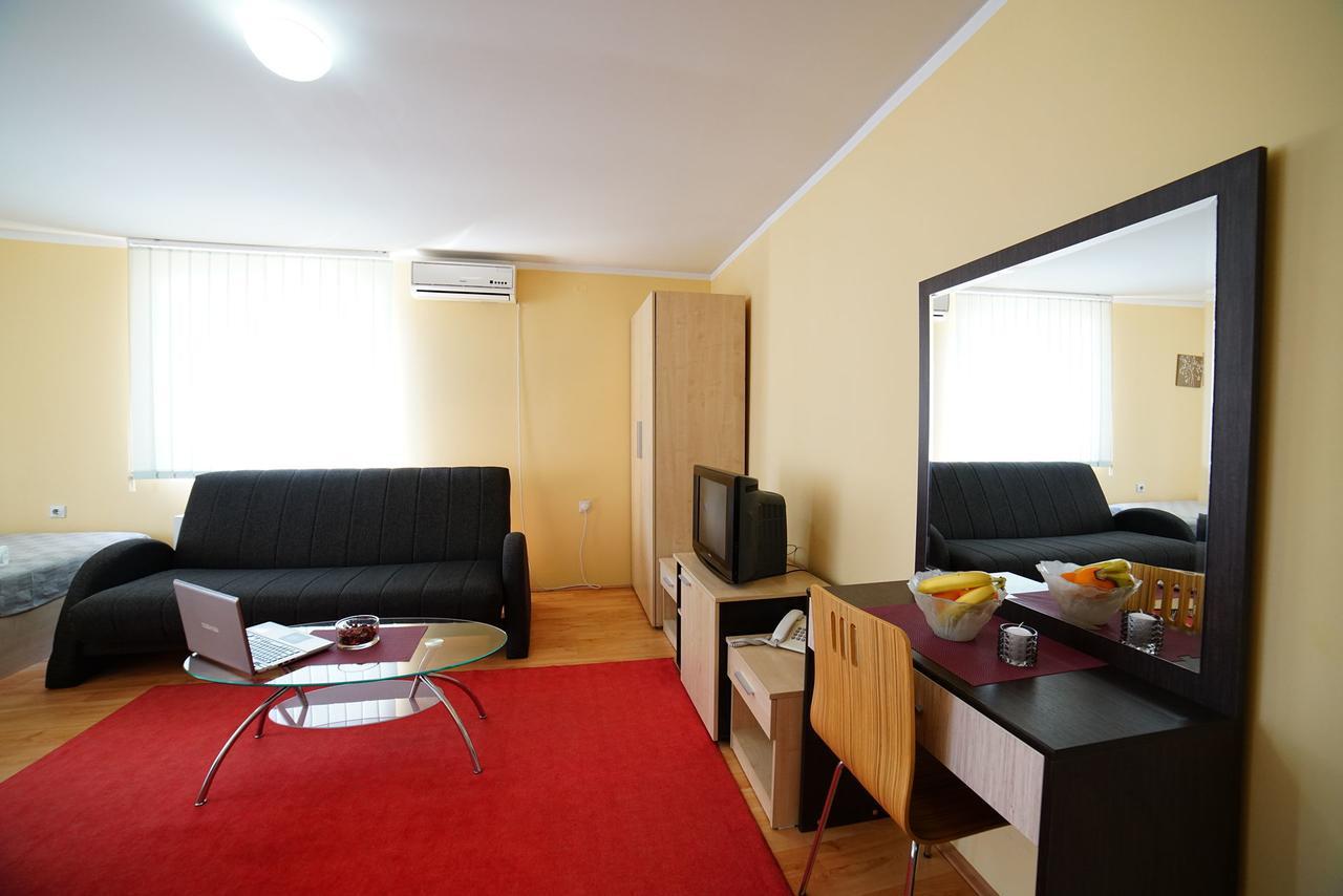 Bed And Breakfast Majesty Ni エクステリア 写真
