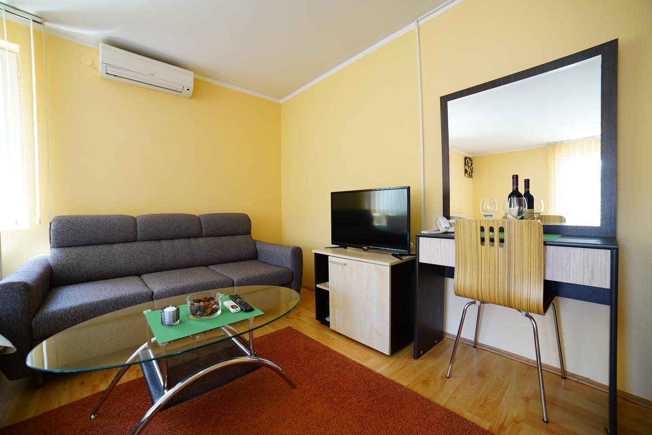 Bed And Breakfast Majesty Ni エクステリア 写真